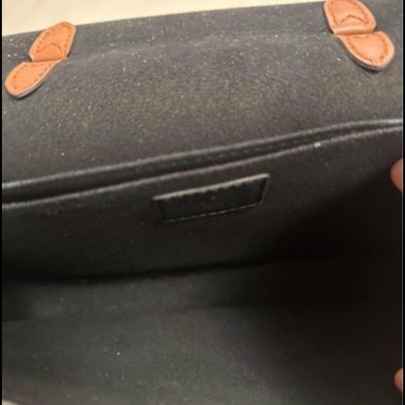 Selling Louis Vuitton purse purchased in 2020 - Picture 4 of 8